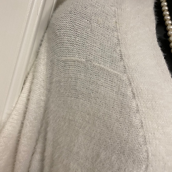 Kizz Cream Crop Fuzzy Sweater - Size L - Picture 7 of 8